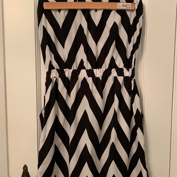 Akira Black and White strapless Chevron Dress - Picture 3 of 3